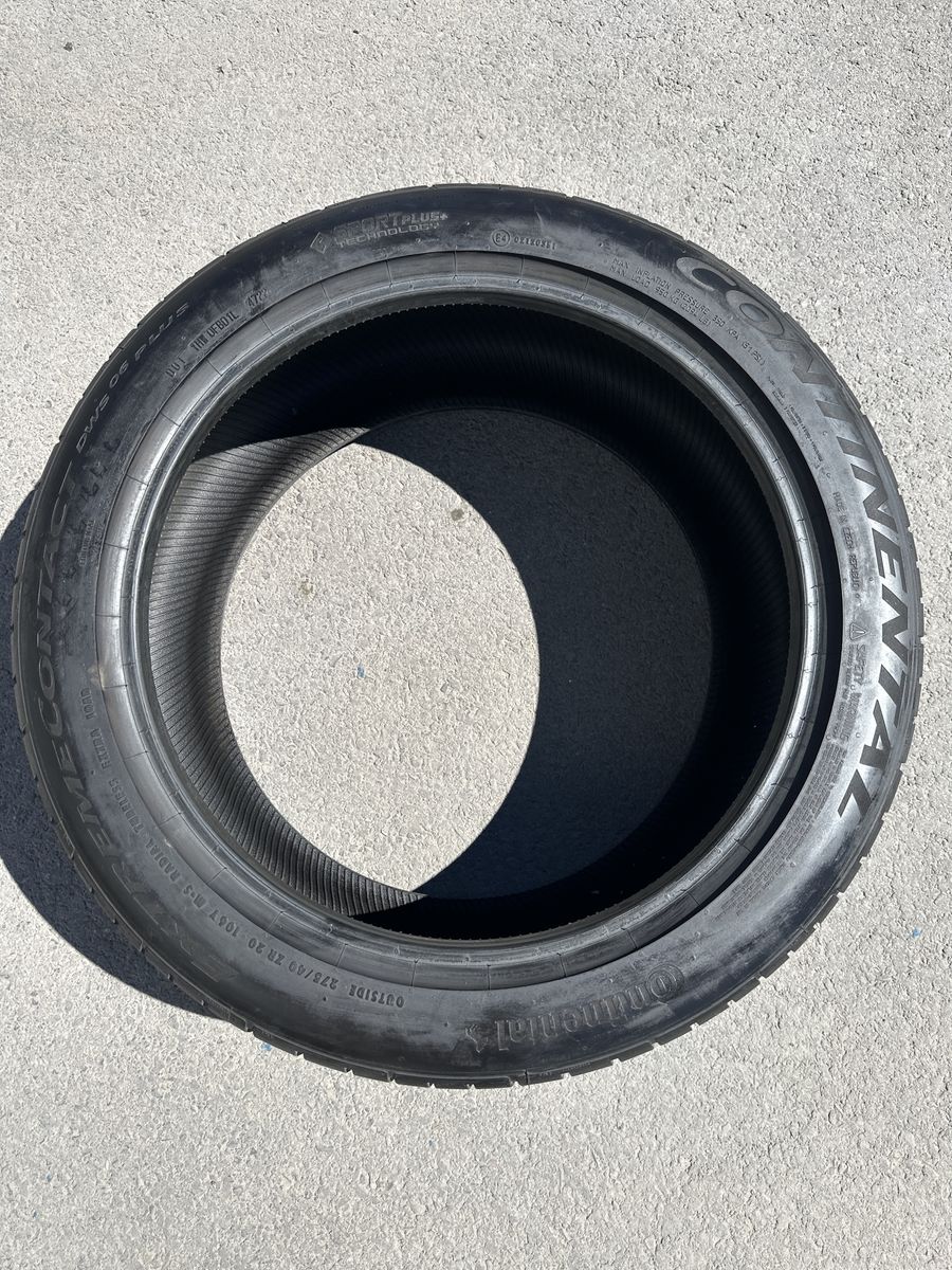 Continental ExtremeContact DWS06 Plus 275/40ZR20 All-Season Tire