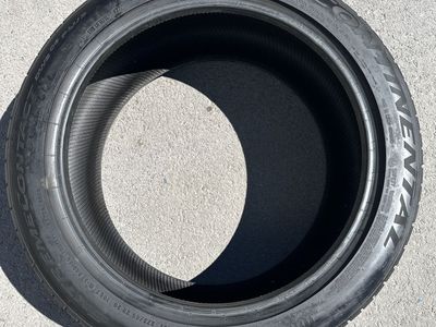 Continental ExtremeContact DWS06 Plus 275/40ZR20 All-Season Tire