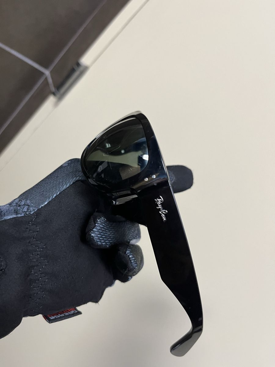 Ray-Ban New Wayfarer Classic Polarized Sunglasses - Black Frame, Green Lenses