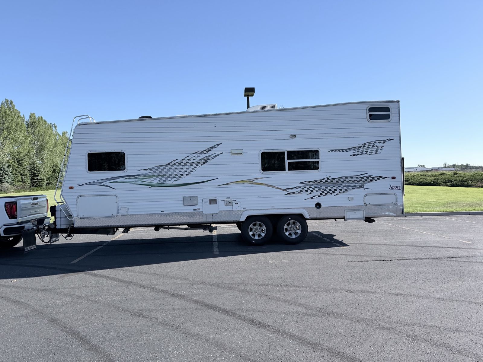 2005 Forest River Sandpiper Sport Toy Hauler Travel Trailer - Spacious & Ready for Adventure