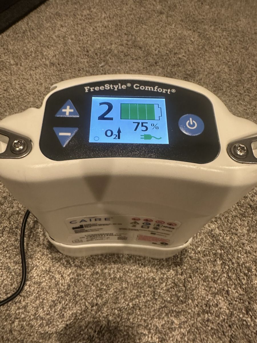 Caire FreeStyle Comfort Portable Oxygen Concentrator with AC Adapter & Carry Bag