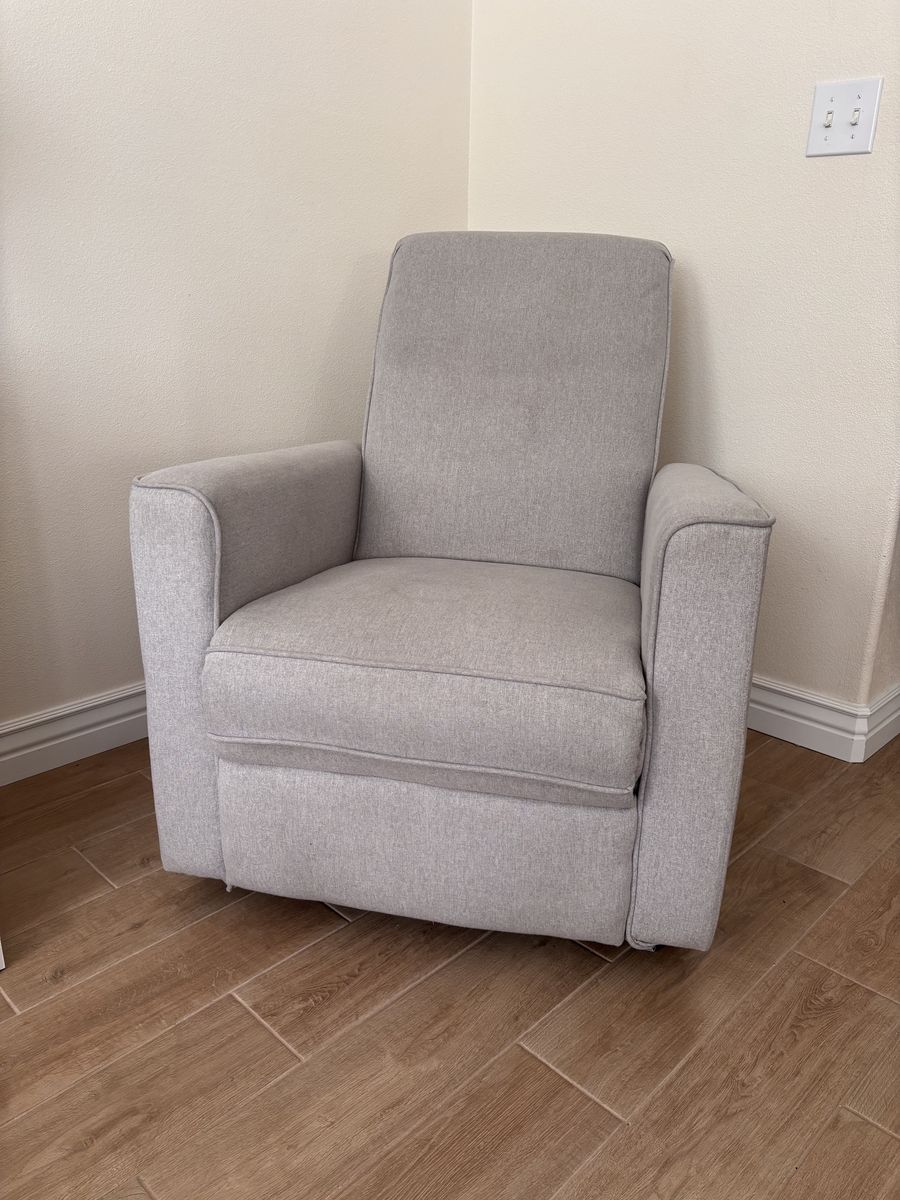 Swivel/Rocking Recliner Chair