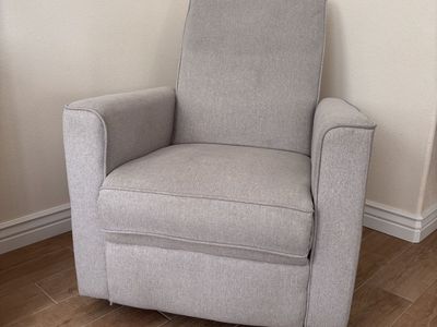 Swivel/Rocking Recliner Chair