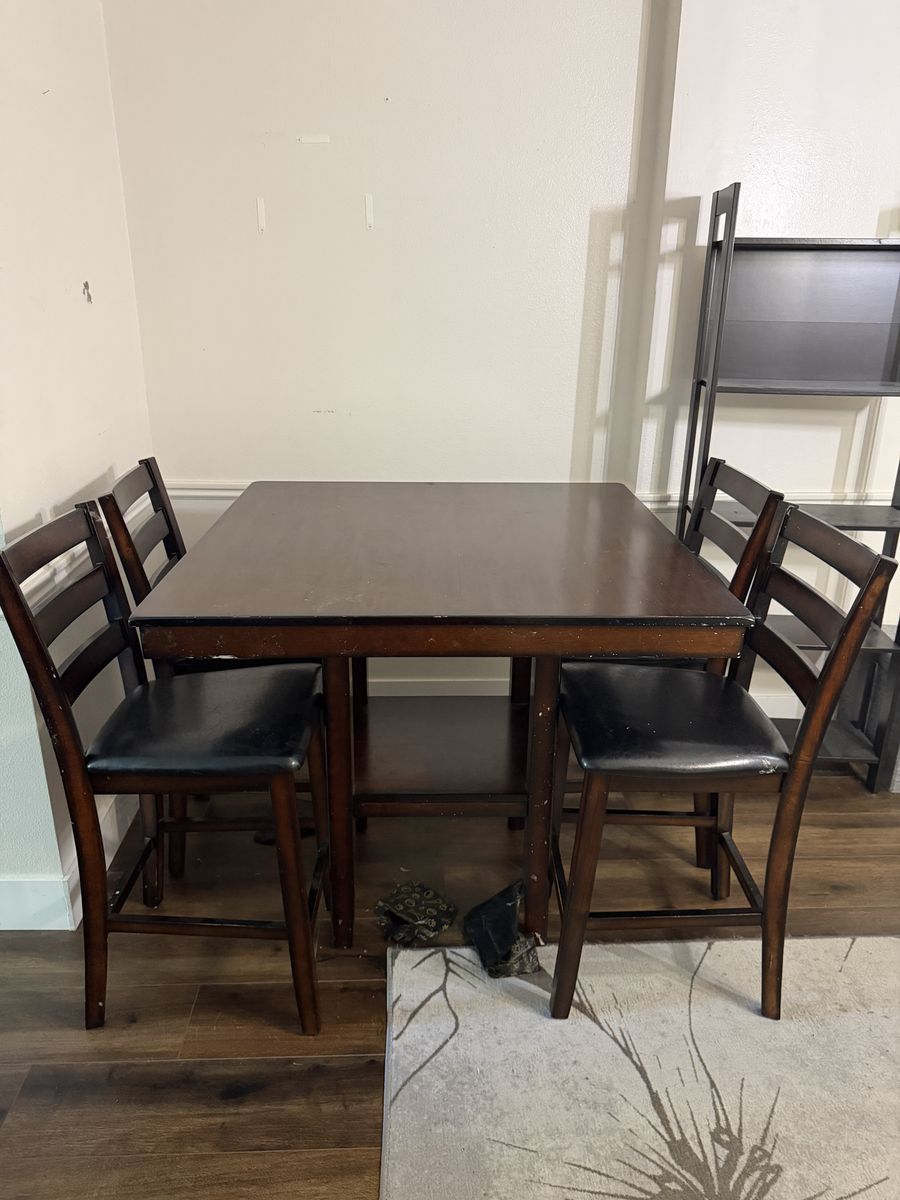 Free 4 person table