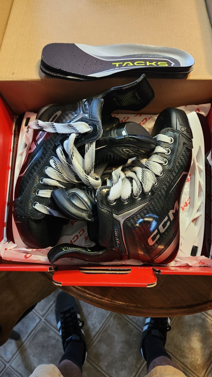 Black CCM Tacks XF Pro Hockey Skates Size 5 (New Condition)