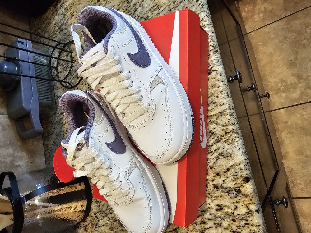 Nike women's gamma force size 8