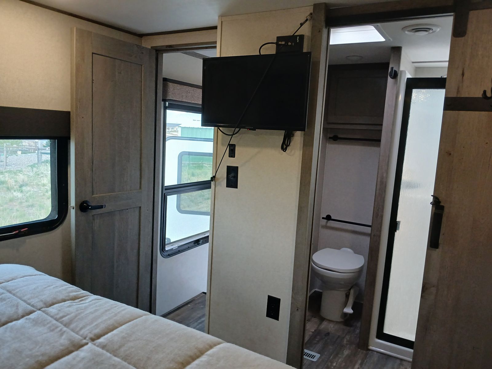 Main image 6