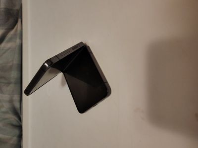 Samsung Z Flip 5 damaged