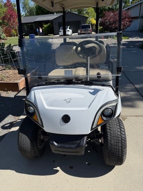 2022 Yamaha EFI quiet tech golf cart