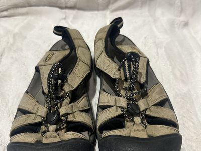 Keen Women’s Size 7.5 Beige WP Hiking Sandals