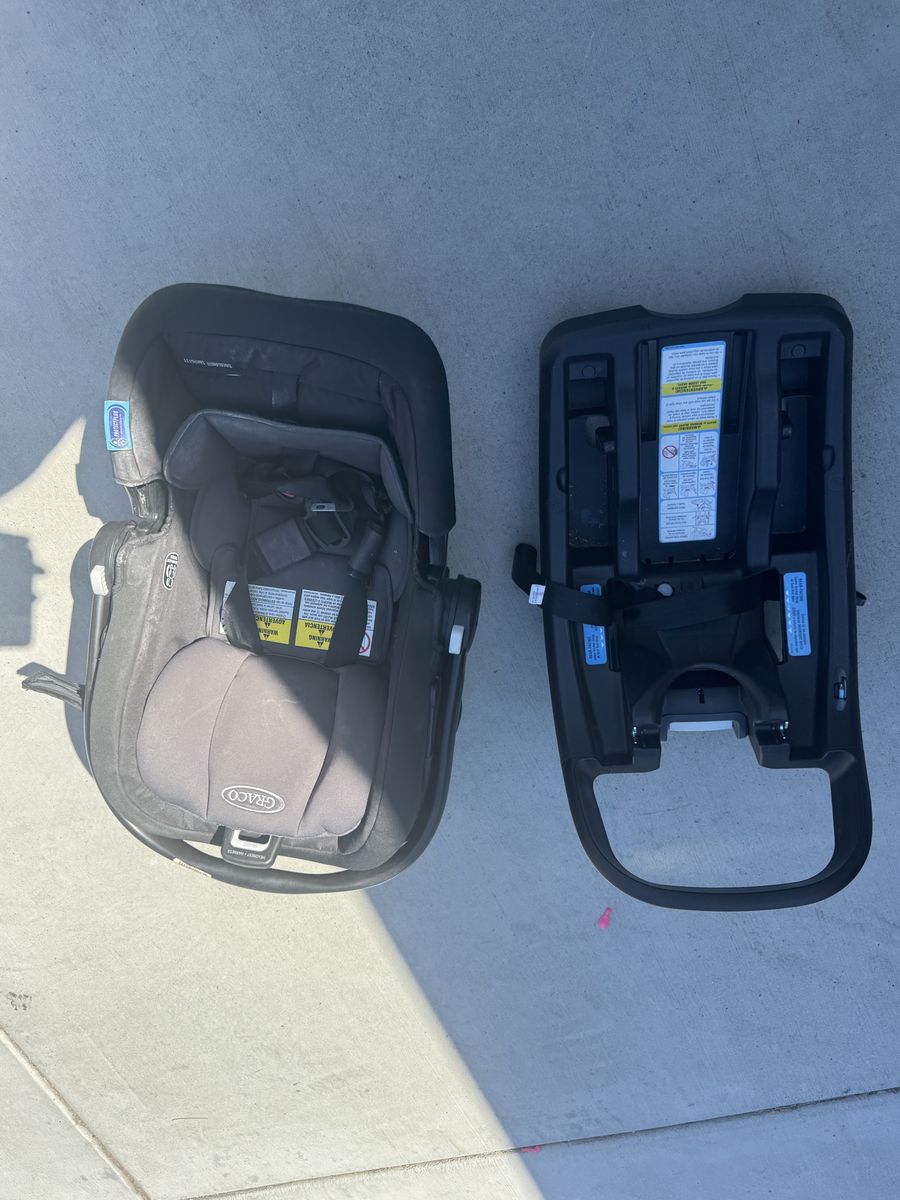 FREE - Graco Infant Car seat - 1 yr old - with Base