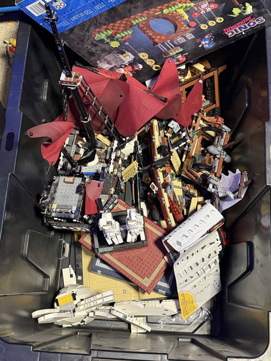 Lego pirates, Ninjago, Harry Potter, Sonic.