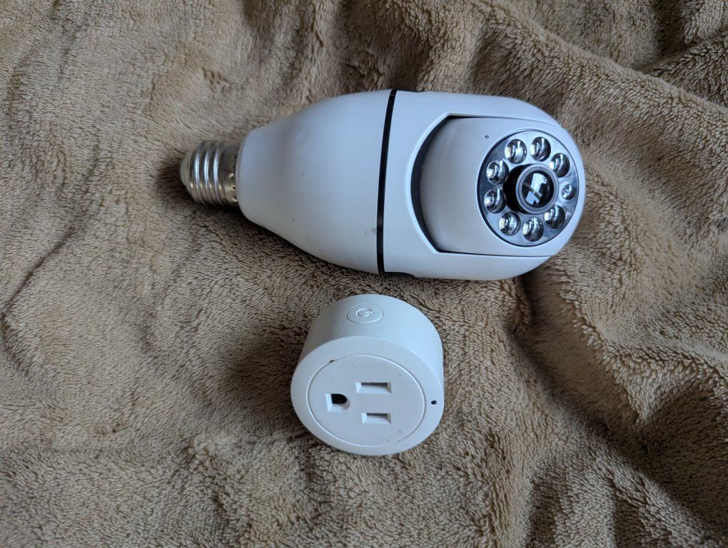 Smart Light Bulb Security Camera with Wi-Fi Connectivity and Motion Detection