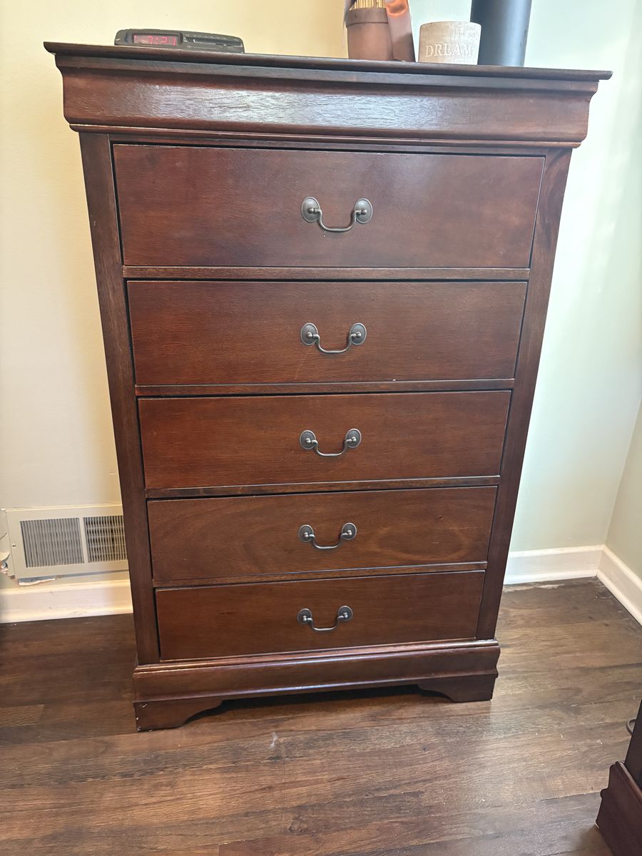 Bedroom Chest and nightstands