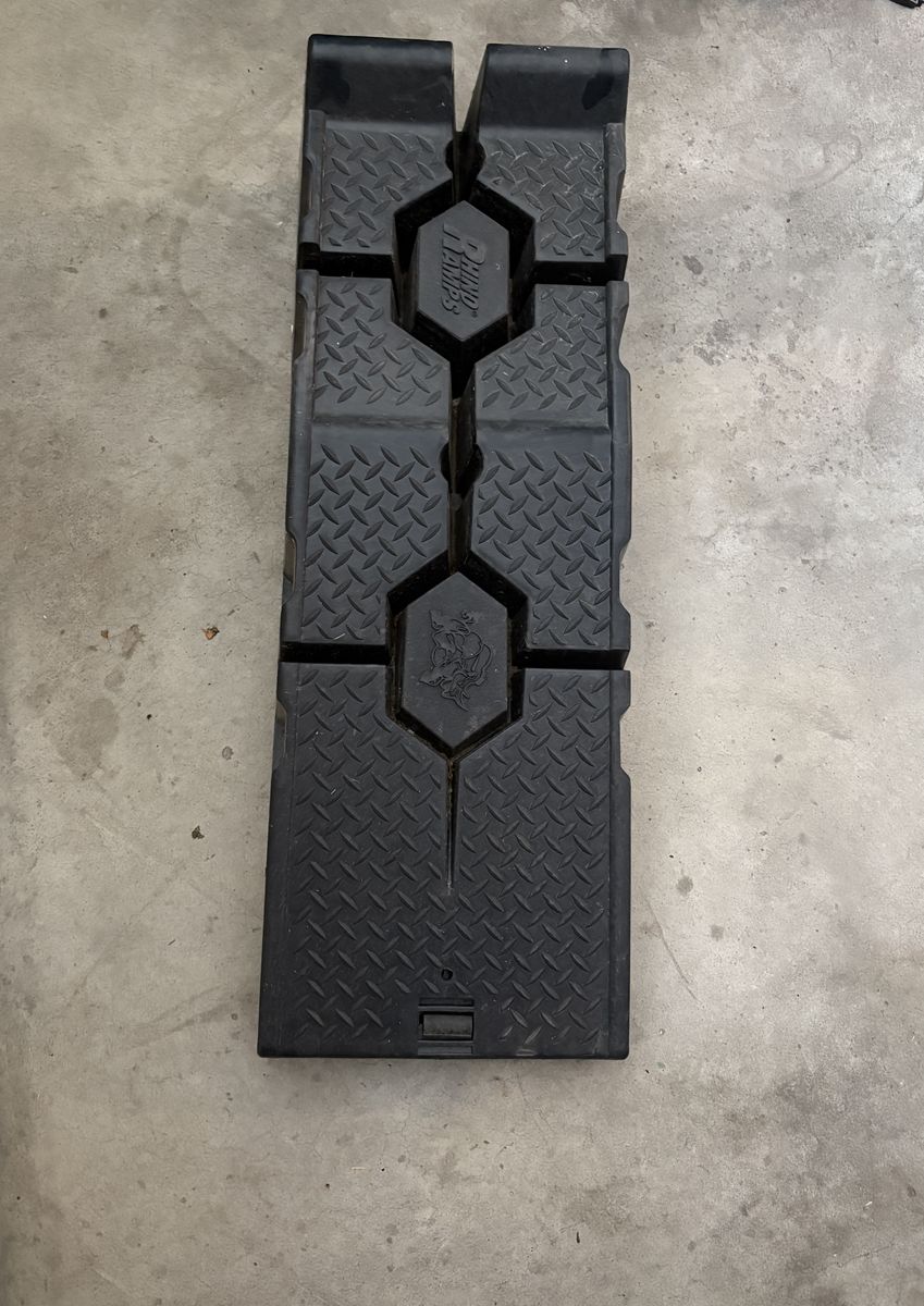 RhinoRamps Vehicle Service Ramps – Pair