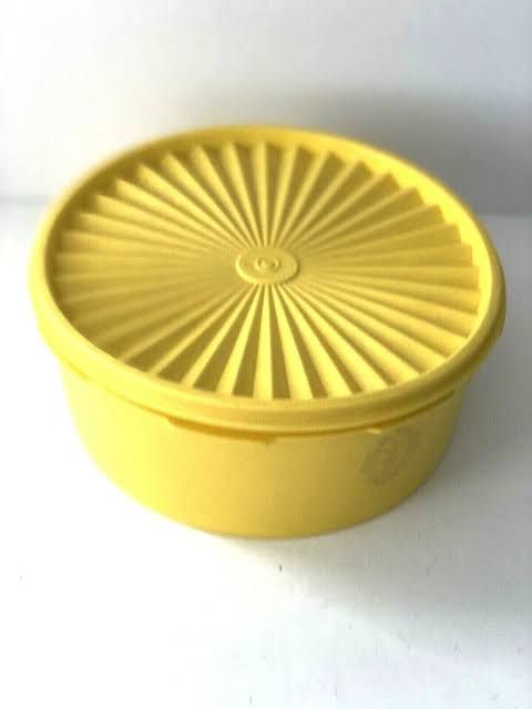 Vintage yellow sunburst Tupperware with Lid - excellent condition