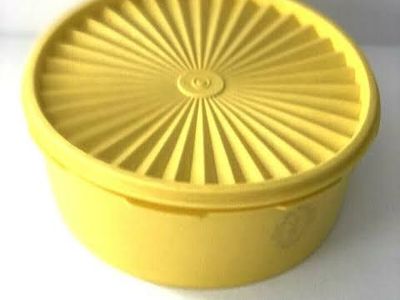 Vintage yellow sunburst Tupperware with Lid - excellent condition