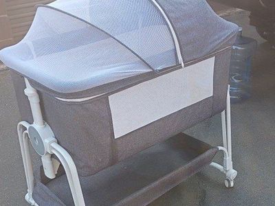 Portable Crib/Baby Bassinet On Wheels With Storage Basket & Removable Cover