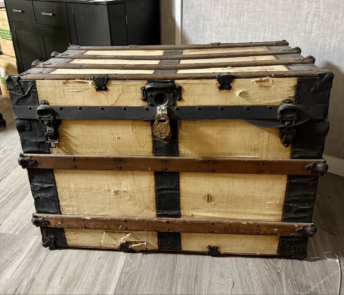 Antique steamer trunk/chest