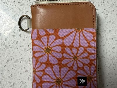 Thread Wallets Floral Zipper Wallet - Purple/Orange Daisy Canvas with Key Ring