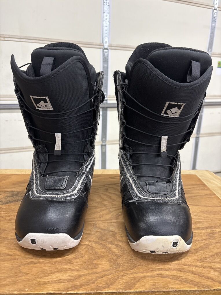 Burton Ruler 13  Imprint 2   Size 9