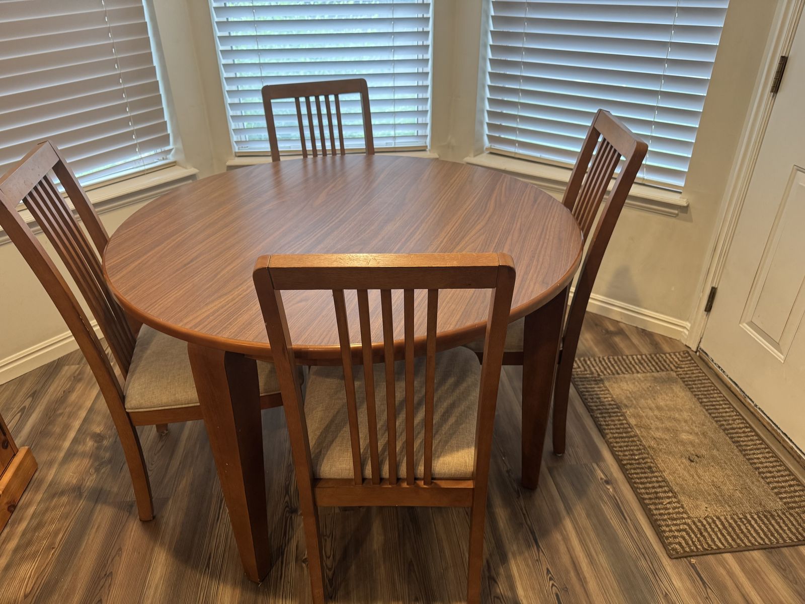 Kitchen table seating 4