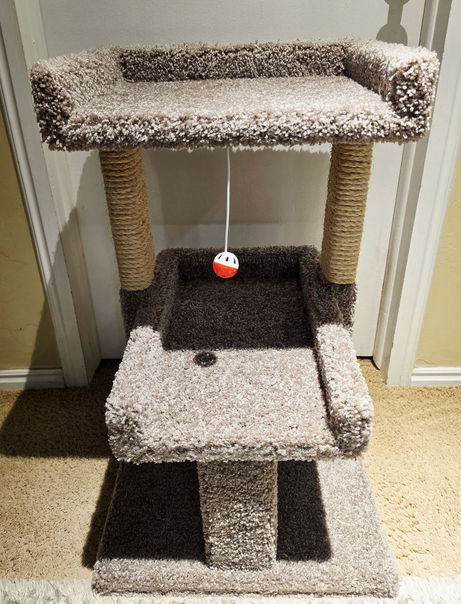 Frisco 32-in Real Carpet Solid Wood Cat Tree with Toy