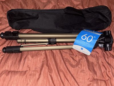 Dynex 60 Universal Tripod + Case