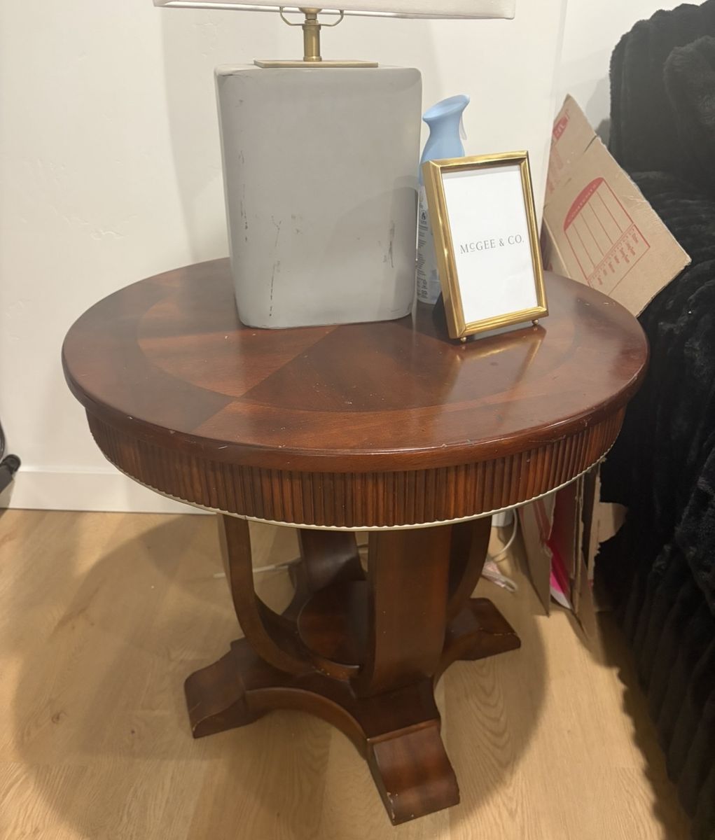 Used Round Wood End Table - red/Brown with Fluted Apron and Pedestal Base