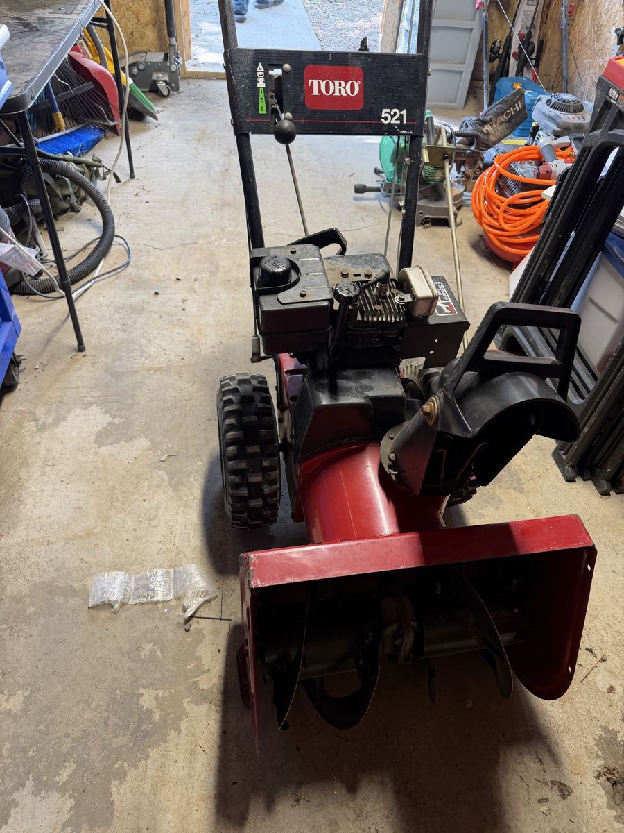 Toro 521 Gas Snow Blower