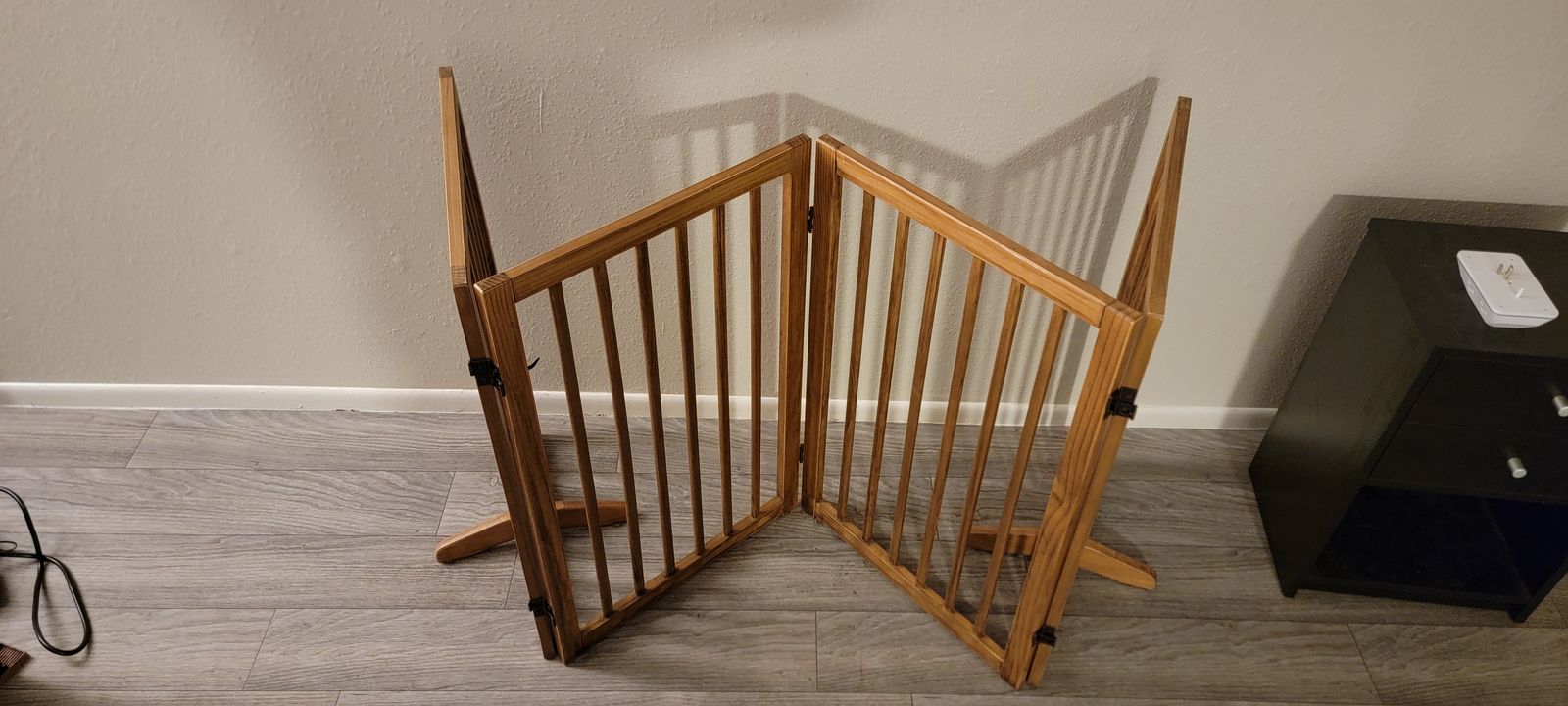 4-Panel Foldable Wooden Pet Gate - Excellent Condition