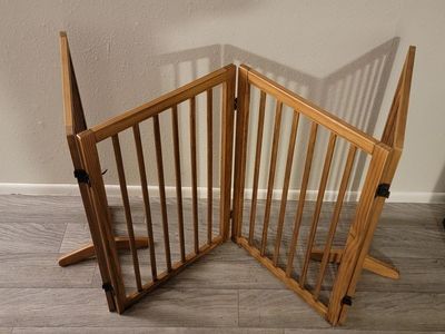 4-Panel Foldable Wooden Pet Gate - Excellent Condition