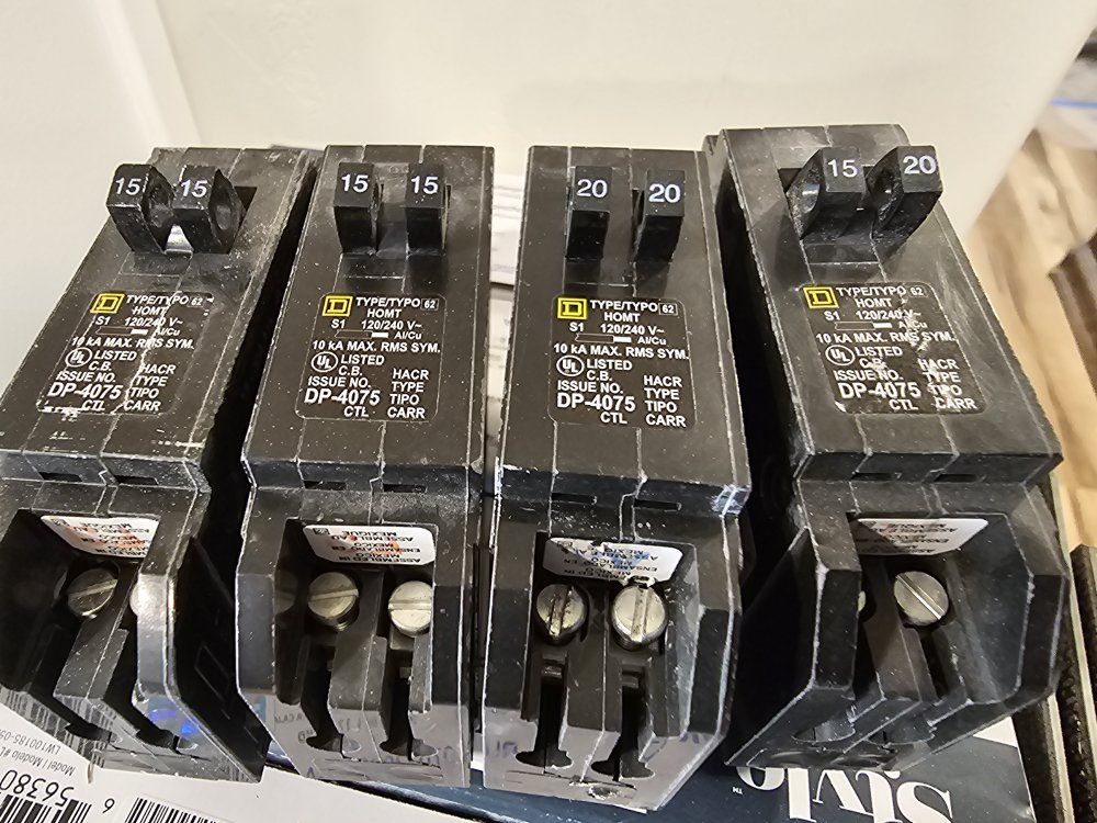 Square D Homeline Tandem Circuit Breakers - Lot of 4 (HOMT)