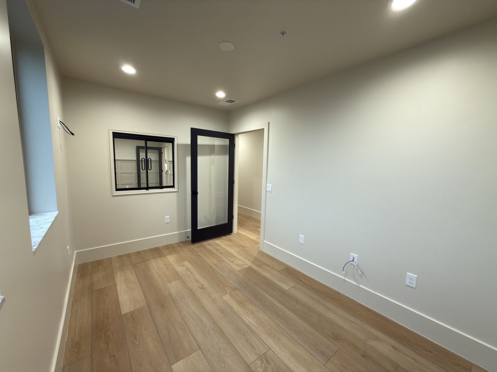 Main image 15