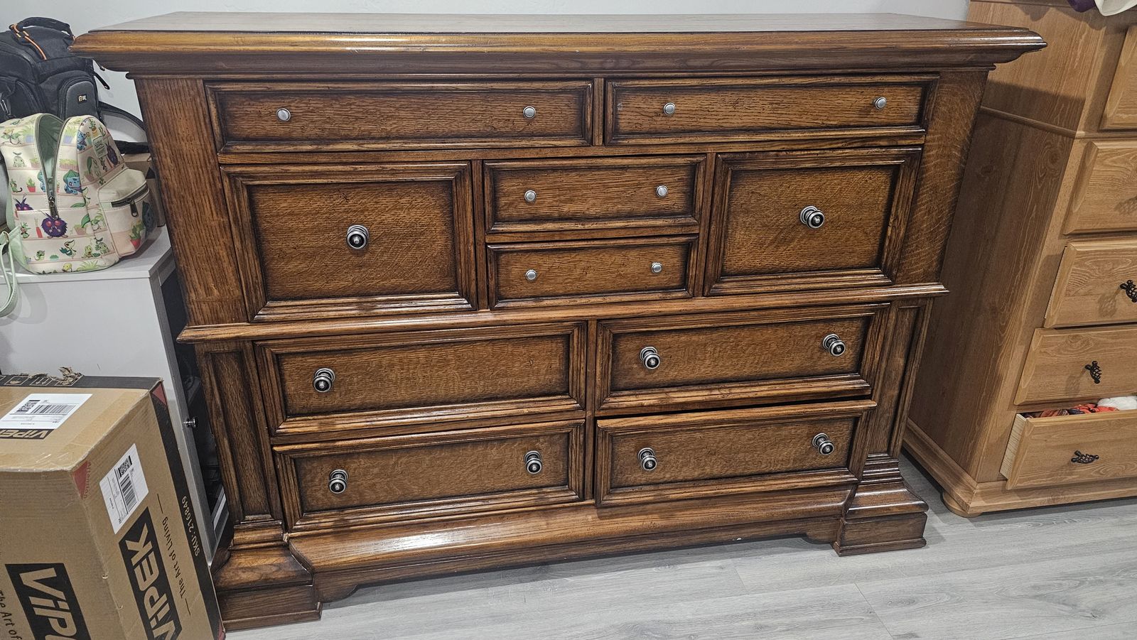 Solid Wood 10-Drawer Dresser/Chest of Drawers - Excellent Condition