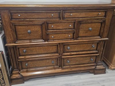 Solid Wood 10-Drawer Dresser/Chest of Drawers - Excellent Condition