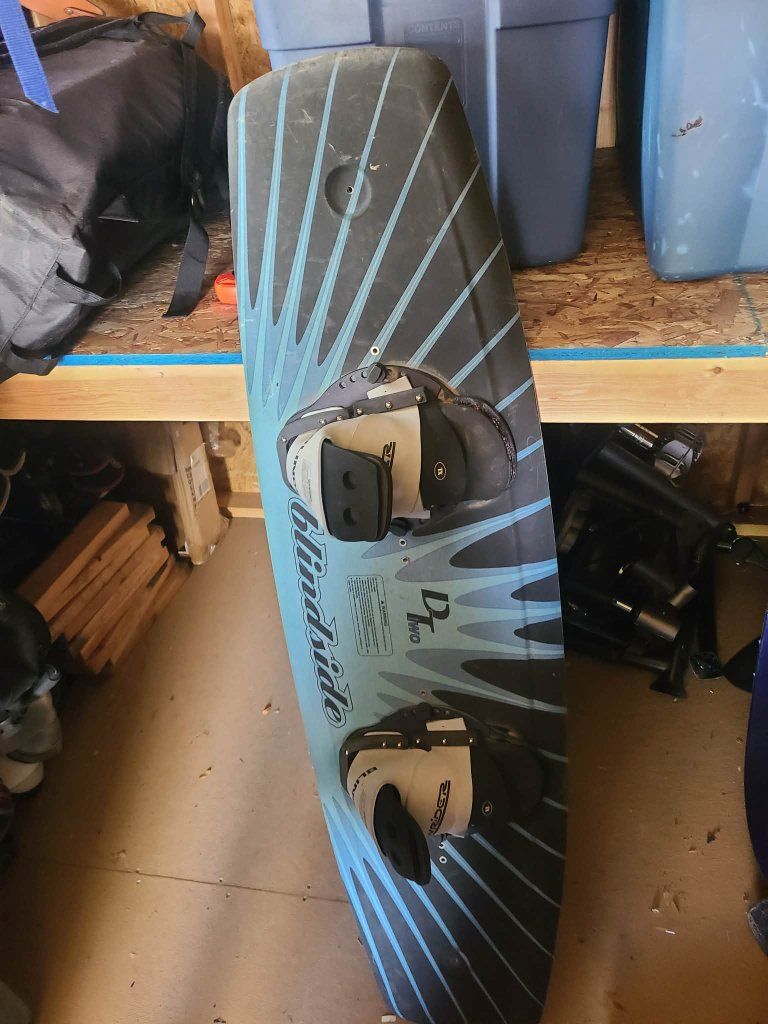 wakeboard w XL bindings
