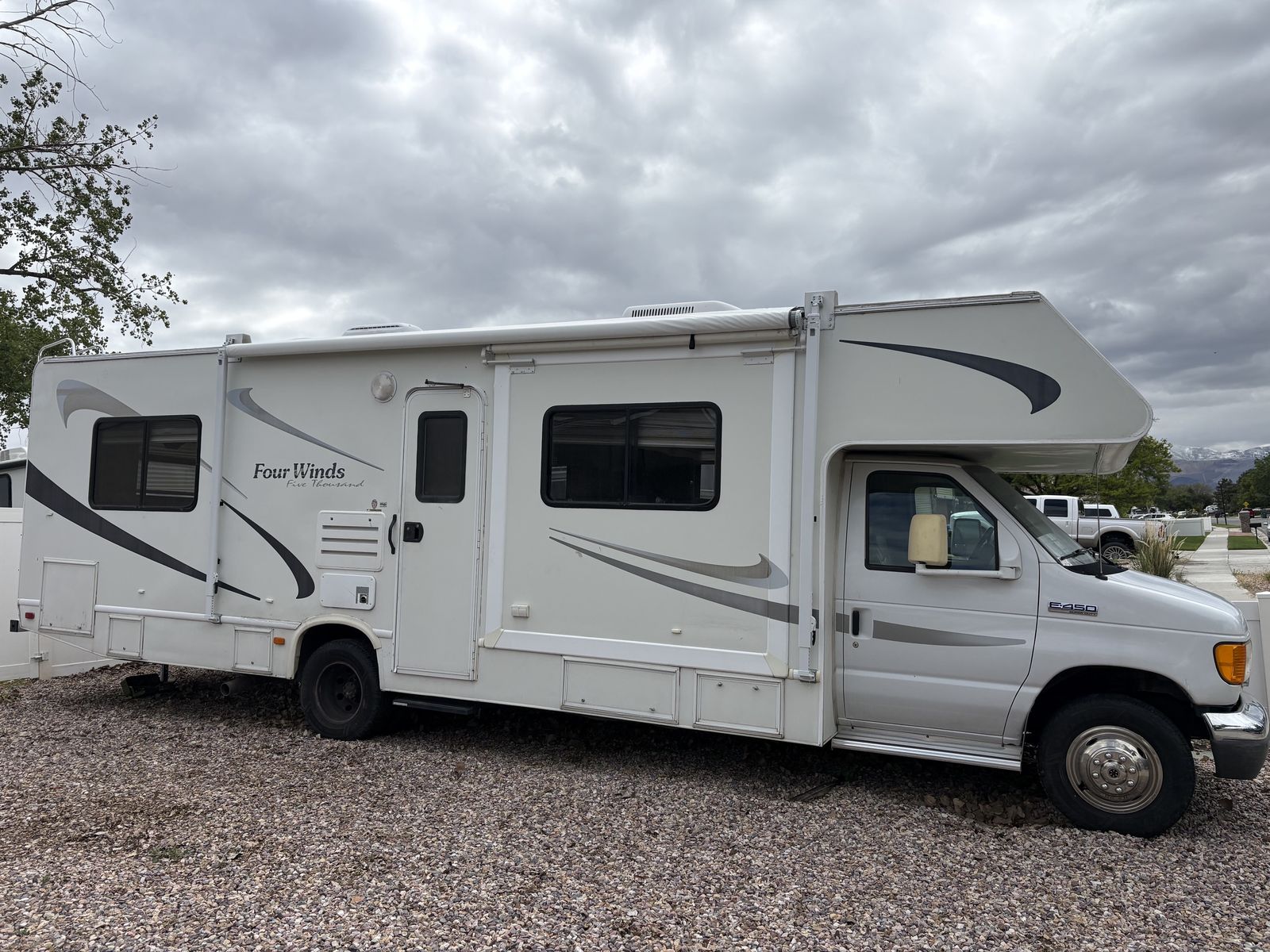 2006 Ford Four Winds RV – 29FT – Only 43,000 Miles – Sleeps 8!