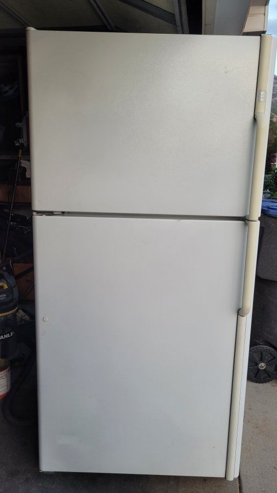Maytag White Top Freezer Refrigerator