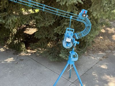 JUGS Lite-Flite Basbeall/Softball Pitching Machine