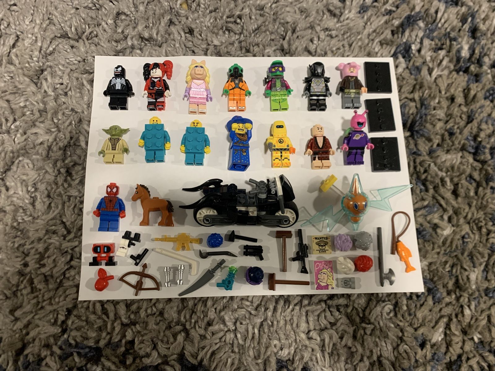 Lego Minifigure and Accessories Misc. Bundle