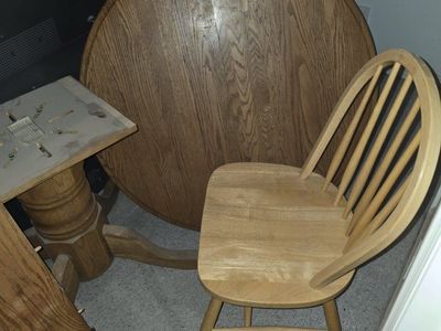 Oak Round Dining Table with 9 chairs, leaf and Pedestal Base and