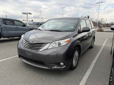 2013 TOYOTA SIENNA XLE 8-Passenger