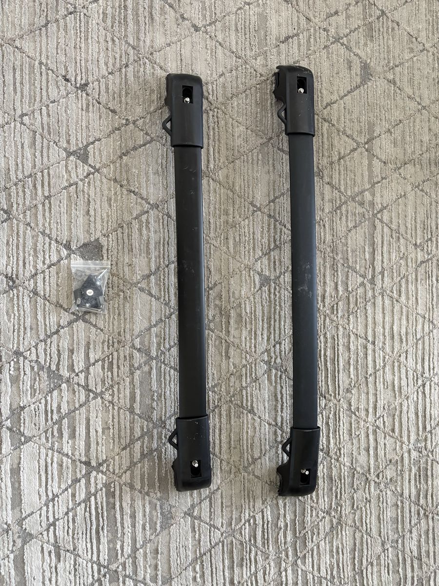 Toyota RAV4 roof rack bars