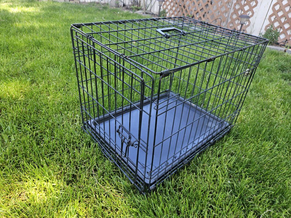 Medium Pet Kennel / Carrier