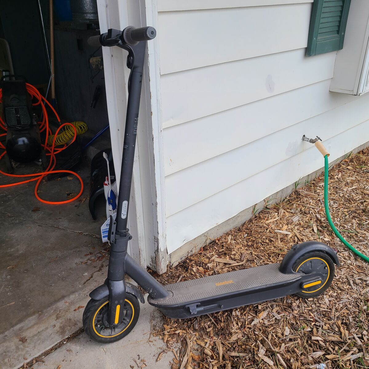 Segway Ninebot Max G30 electric scooter w/ charger