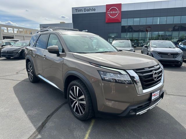 2023 Nissan Pathfinder Platinum