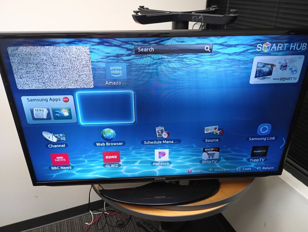 Samsung 46-inch Smart LED TV with Smart Hub, Model UN40J5200AF, Full HD 1080p