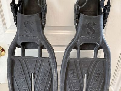 Size Small Scubapro Twin Jet Dive Snorkel Fins