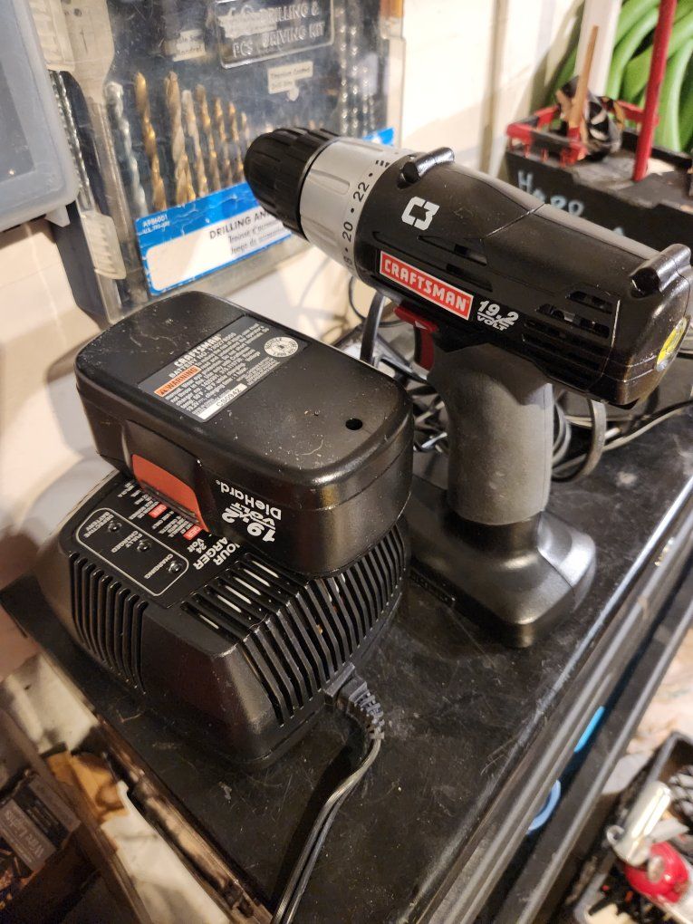 Craftsman C3 19.2V Cordless Drill with Battery and Charger